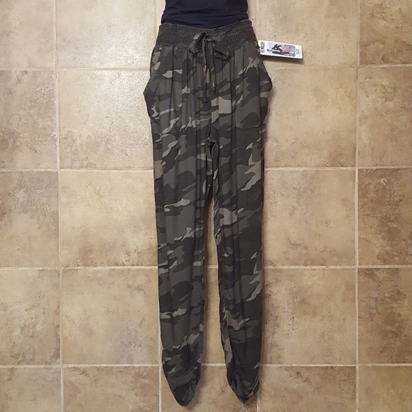 Rewash Camo Pants - Picture 2 of 8